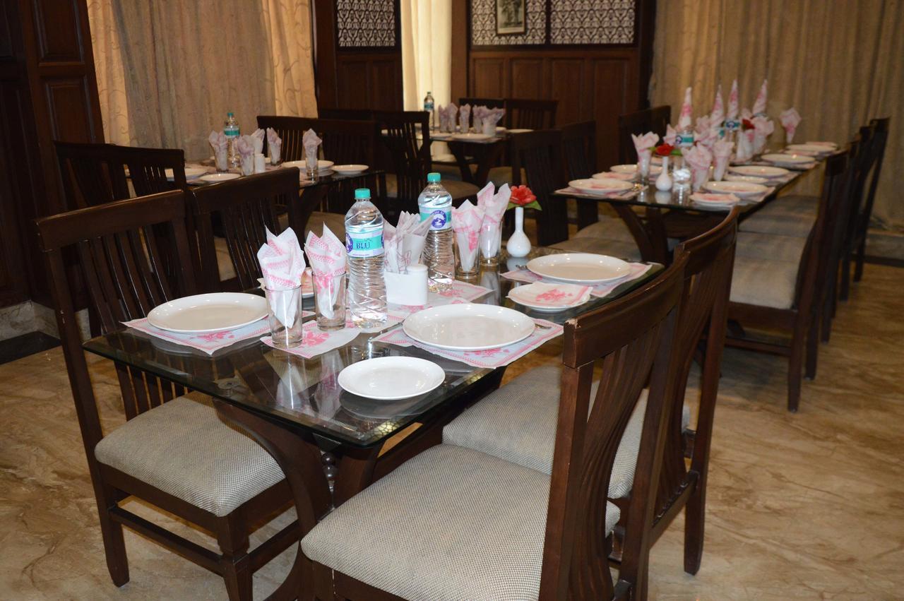 Standard Hotel And Resturant Сринагар Экстерьер фото