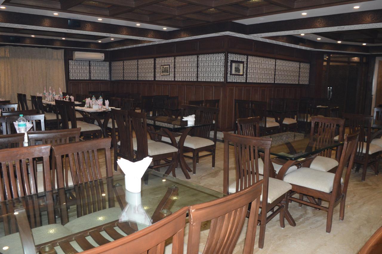 Standard Hotel And Resturant Сринагар Экстерьер фото