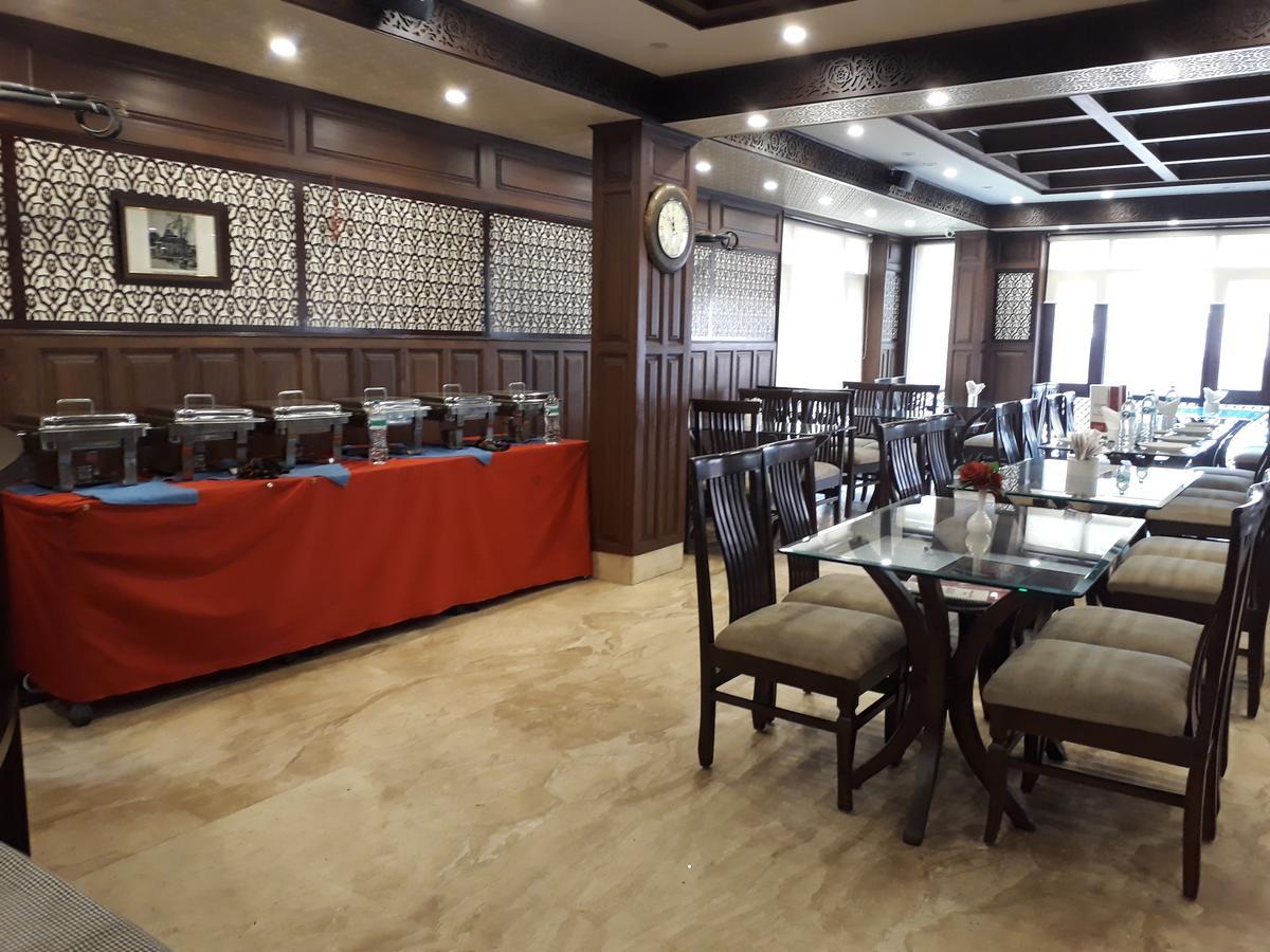 Standard Hotel And Resturant Сринагар Экстерьер фото