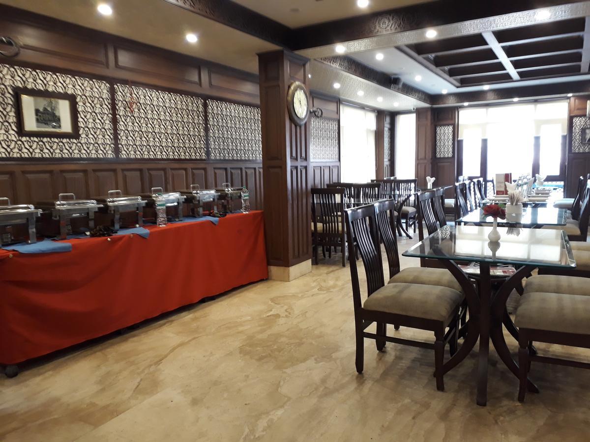 Standard Hotel And Resturant Сринагар Экстерьер фото